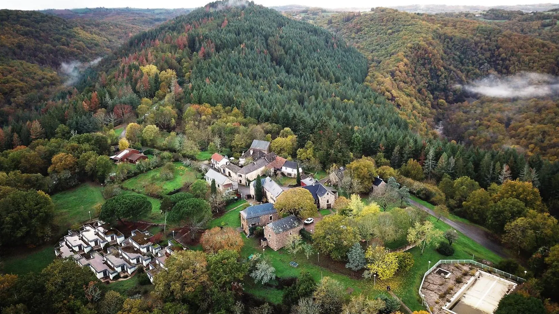 Village Nature En Foret De Najac